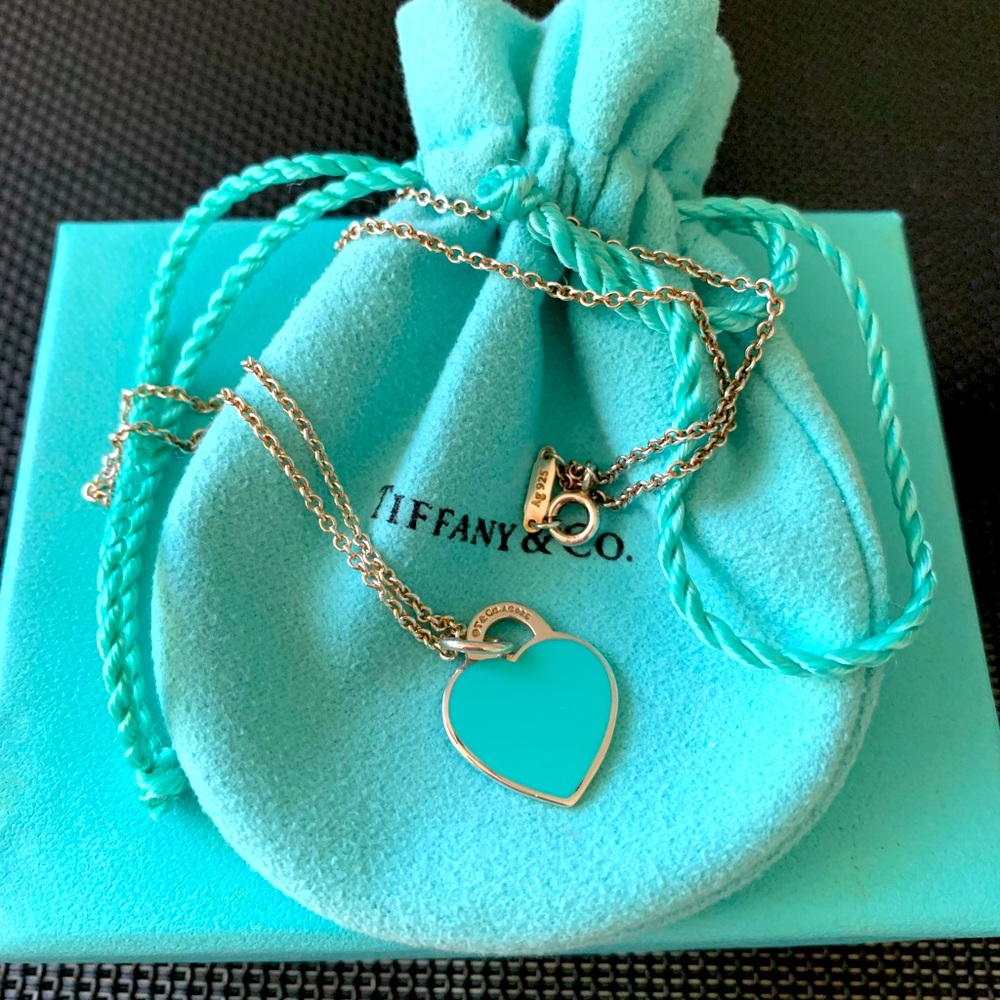 Tiffany & Co. Return to Tiffany pendant with medium chain. Ag925 sterling silver